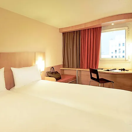 Otel Ibis Lomme Centre 3*